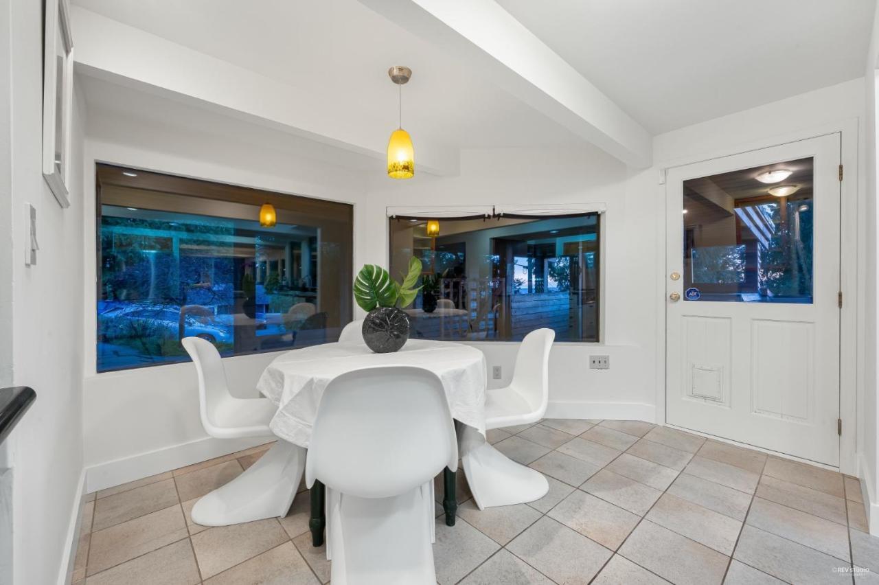Cypress: Private Bedroom/Bathroom/Office, With Shared Pool, Hot Tub นอร์ทแวนคูเวอร์ ภายนอก รูปภาพ