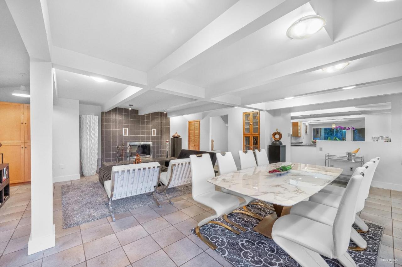 Cypress: Private Bedroom/Bathroom/Office, With Shared Pool, Hot Tub นอร์ทแวนคูเวอร์ ภายนอก รูปภาพ
