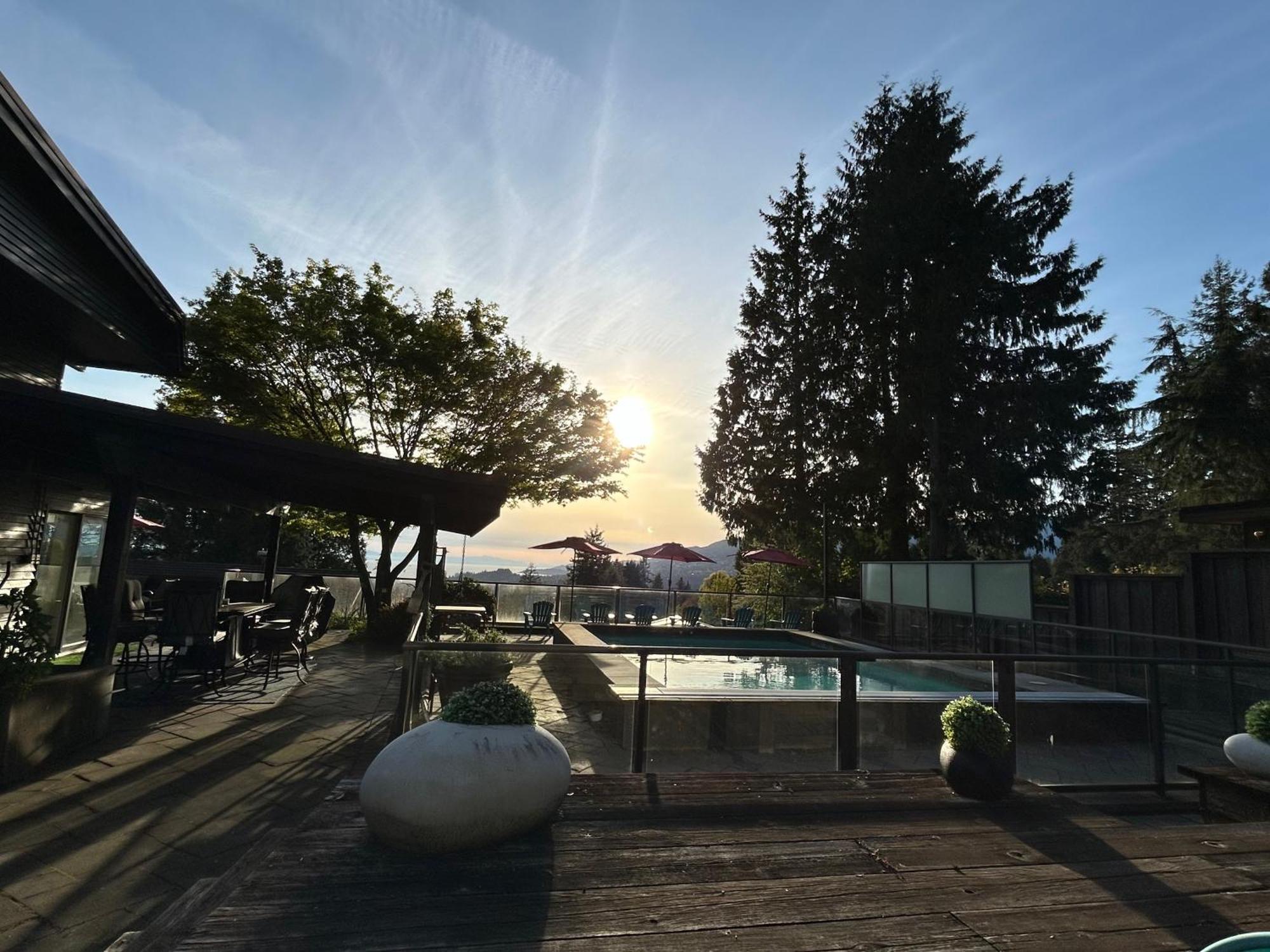 Cypress: Private Bedroom/Bathroom/Office, With Shared Pool, Hot Tub นอร์ทแวนคูเวอร์ ภายนอก รูปภาพ