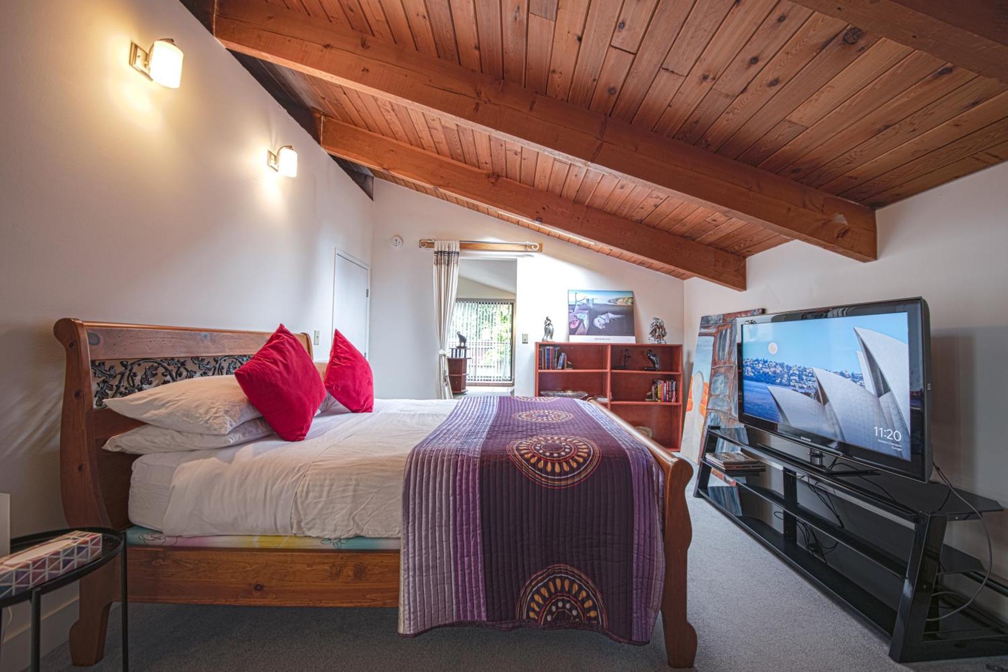 Cypress: Private Bedroom/Bathroom/Office, With Shared Pool, Hot Tub นอร์ทแวนคูเวอร์ ภายนอก รูปภาพ