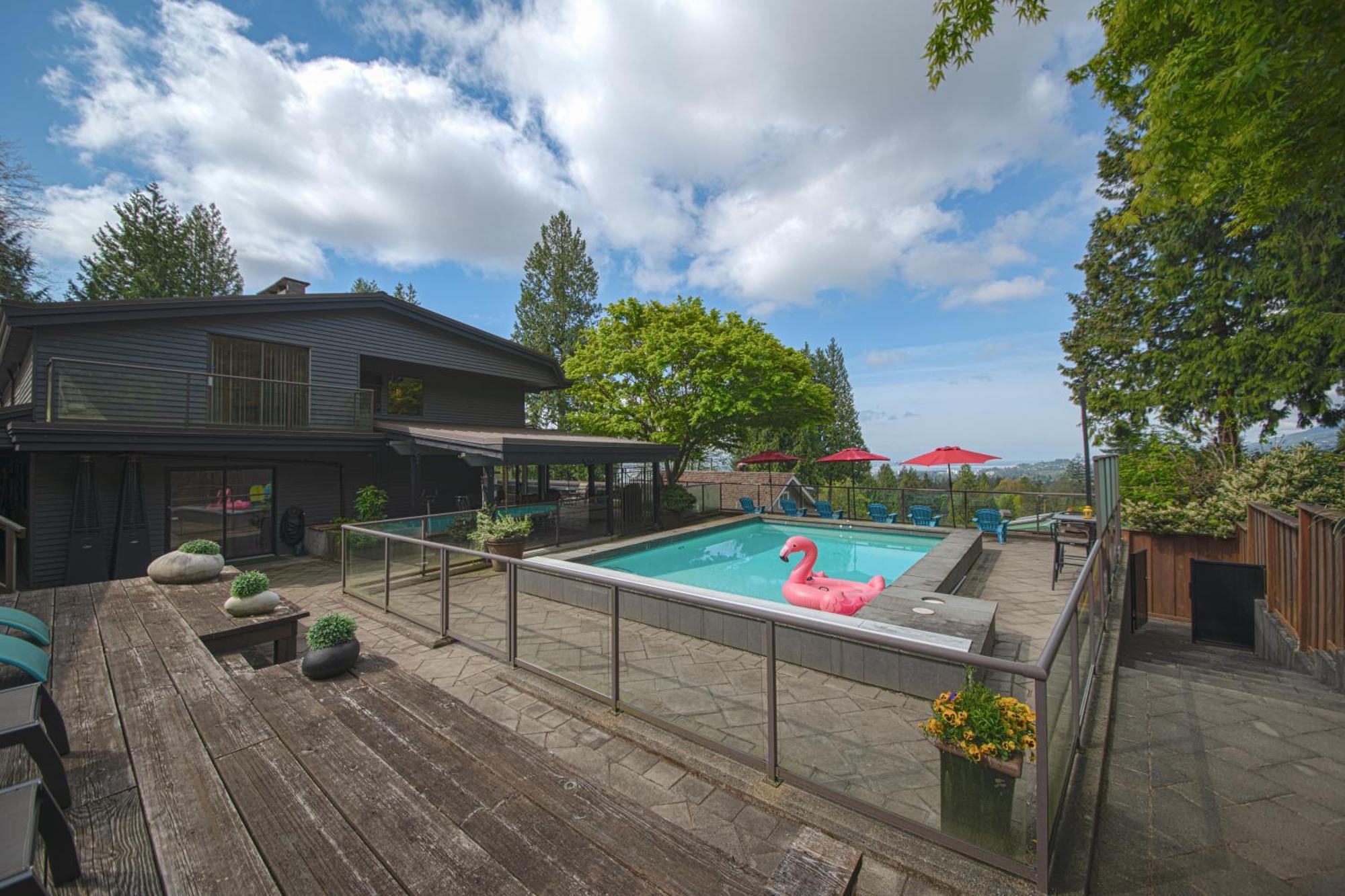Cypress: Private Bedroom/Bathroom/Office, With Shared Pool, Hot Tub นอร์ทแวนคูเวอร์ ภายนอก รูปภาพ