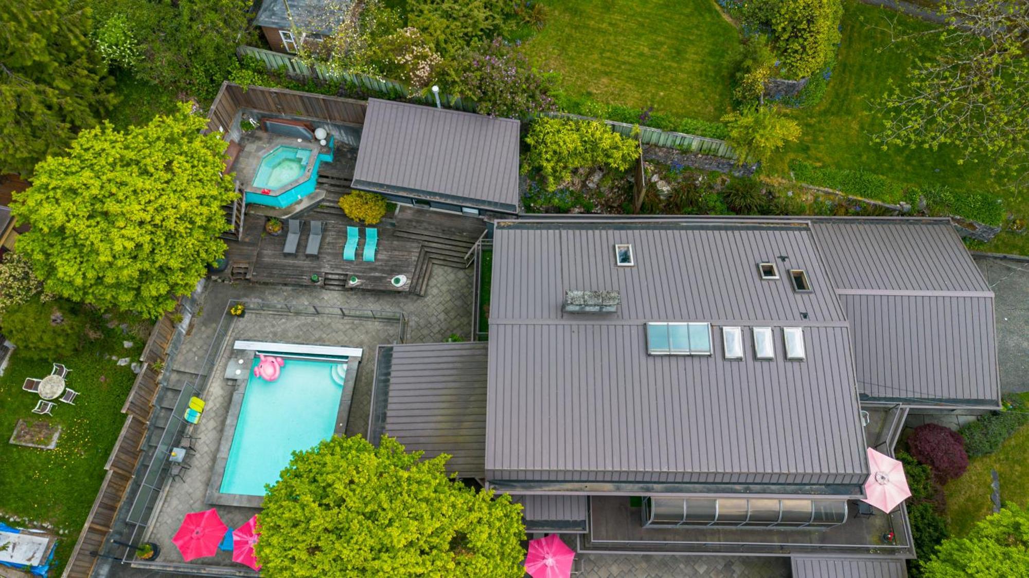 Cypress: Private Bedroom/Bathroom/Office, With Shared Pool, Hot Tub นอร์ทแวนคูเวอร์ ภายนอก รูปภาพ